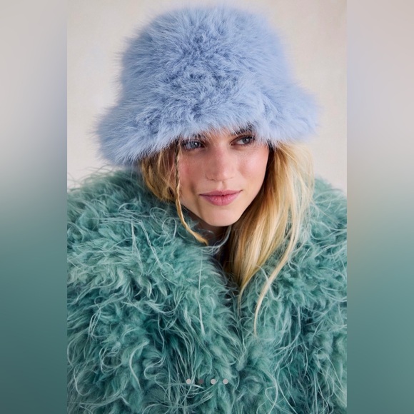 Free people X Unreal Fur ICE Queen Bucket hat - Picture 3 of 9